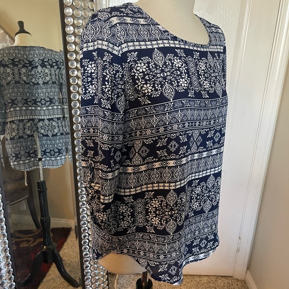 Blue and white blouse - Picture 2 of 6